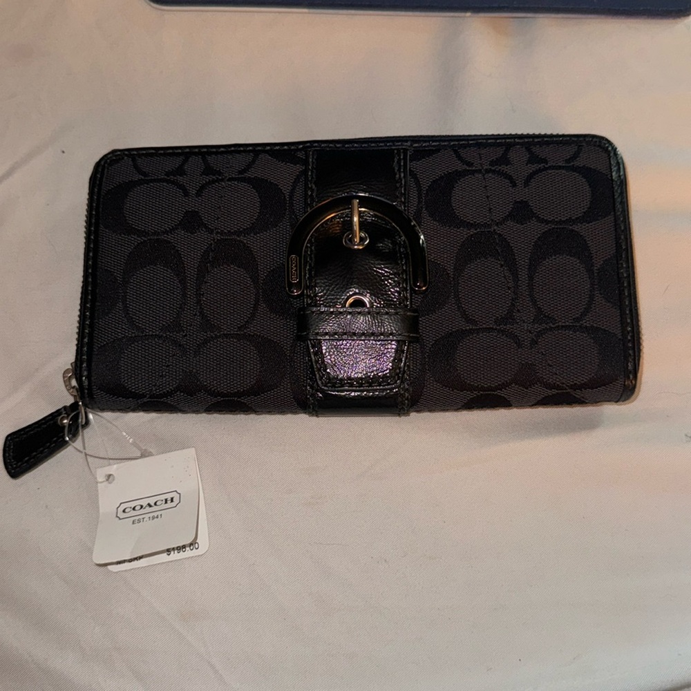 NWT coach Signature “C” buckle accordion wallet black